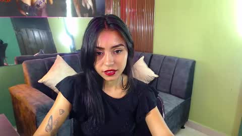 julieta_fn online show from February 24, 2025, 7:09 pm