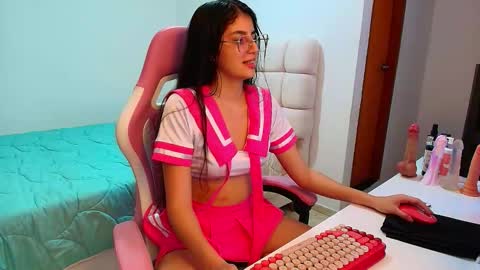 julieta_rose19 online show from November 12, 2025, 1:50 am