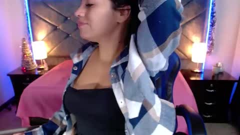 julietacollins06 online show from December 22, 2025, 1:41 pm