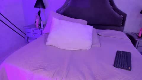 julietakane online show from December 5, 2024, 8:55 pm