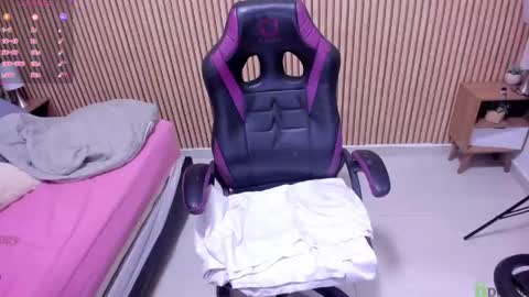 Snapshot of julieth_love_ chatting on May 21, 2026, 3:19 pm Julieth online show from May 21, 2026, 3:19 pm