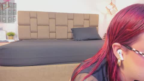 julieth_rojas online show from February 25, 2026, 4:11 am