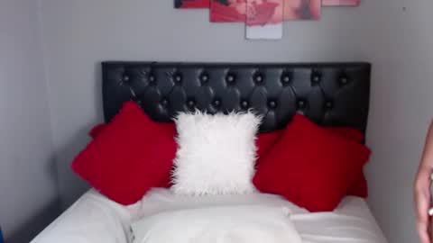 julietha fox online show from March 5, 2025, 8:32 am