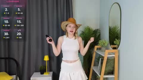 Mia online show from November 6, 2025, 3:18 am