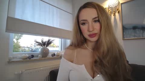 JulietteSensual online show from October 19, 2025, 3:23 pm