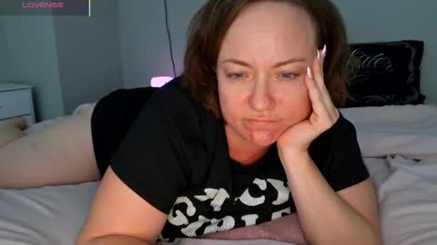 Juli Monroe online show from June 4, 2026, 4:29 am