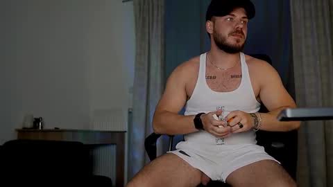 JULiUS   online show from October 22, 2025, 7:35 pm