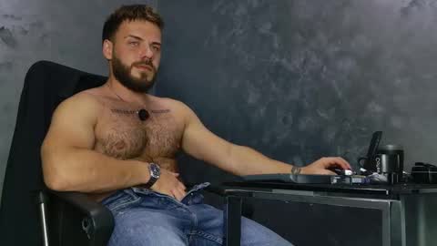 JULiUS   online show from November 20, 2025, 8:08 pm