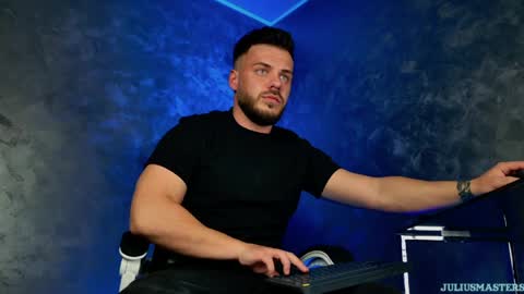 JULiUS   online show from April 5, 2026, 8:39 pm