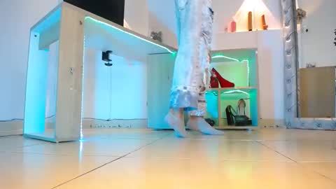 jullian online show from April 6, 2026, 9:05 pm