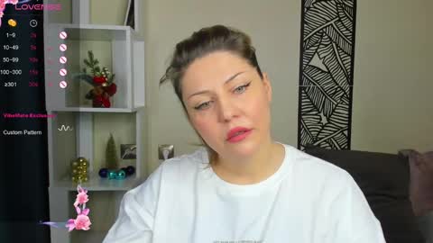 Jully online show from December 8, 2024, 1:35 am