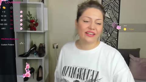 Jully online show from December 9, 2024, 2:02 am