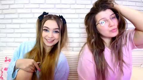 DoubleCherry online show from February 19, 2026, 4:52 am