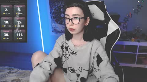 Snapshot of julscinamon chatting on December 11, 2024, 8:07 pm Baroness Von Cringe online show from December 11, 2024, 8:07 pm