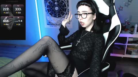 Snapshot of julscinamon chatting on December 20, 2024, 6:35 pm Baroness Von Cringe online show from December 20, 2024, 6:35 pm