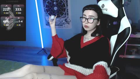 Snapshot of julscinamon chatting on December 22, 2024, 8:36 pm Baroness Von Cringe online show from December 22, 2024, 8:36 pm