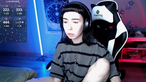 Snapshot of julscinamon chatting on January 5, 2025, 7:39 pm Baroness Von Cringe online show from January 5, 2025, 7:39 pm