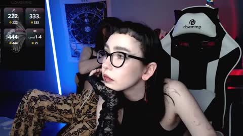 Snapshot of julscinamon chatting on January 12, 2025, 9:40 pm Baroness Von Cringe online show from January 12, 2025, 9:40 pm