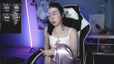 Snapshot of julscinamon chatting on February 27, 2025, 4:53 pm Baroness Von Cringe online show from February 27, 2025, 4:53 pm