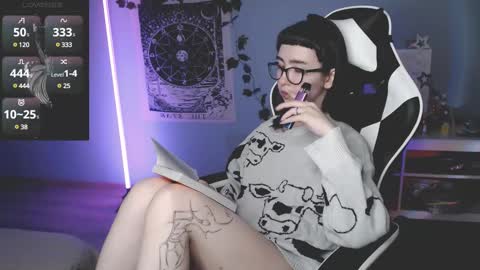 Snapshot of julscinamon chatting on March 5, 2025, 7:27 pm Baroness Von Cringe online show from March 5, 2025, 7:27 pm