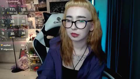 Snapshot of julscinamon chatting on September 13, 2025, 3:56 pm Baroness Von Cringe online show from September 13, 2025, 3:56 pm