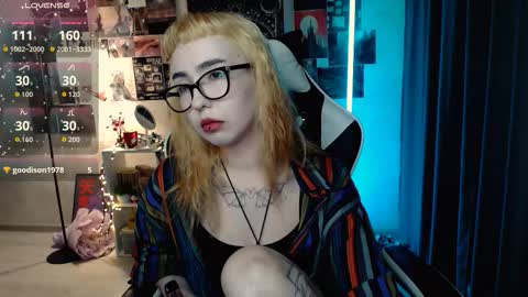 Snapshot of julscinamon chatting on September 16, 2025, 5:36 pm Baroness Von Cringe online show from September 16, 2025, 5:36 pm