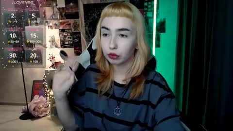 Snapshot of julscinamon chatting on September 19, 2025, 4:29 pm Baroness Von Cringe online show from September 19, 2025, 4:29 pm