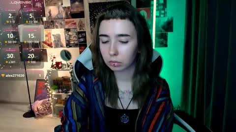 Snapshot of julscinamon chatting on October 1, 2025, 3:18 pm Baroness Von Cringe online show from October 1, 2025, 3:18 pm