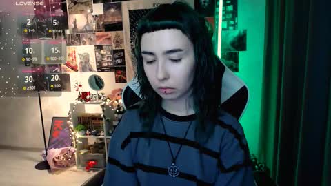 Snapshot of julscinamon chatting on October 8, 2025, 4:59 pm Baroness Von Cringe online show from October 8, 2025, 4:59 pm