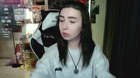 Snapshot of julscinamon chatting on November 20, 2025, 6:07 pm Baroness Von Cringe online show from November 20, 2025, 6:07 pm