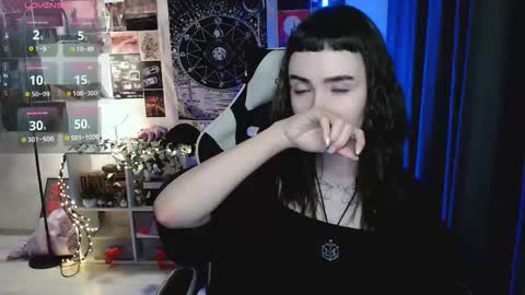 Snapshot of julscinamon chatting on November 21, 2025, 5:33 pm Baroness Von Cringe online show from November 21, 2025, 5:33 pm