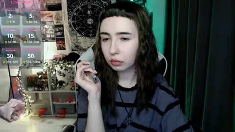 Snapshot of julscinamon chatting on November 26, 2025, 4:52 pm Baroness Von Cringe online show from November 26, 2025, 4:52 pm