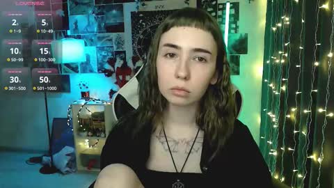 Snapshot of julscinamon chatting on December 20, 2025, 5:42 pm Baroness Von Cringe online show from December 20, 2025, 5:42 pm