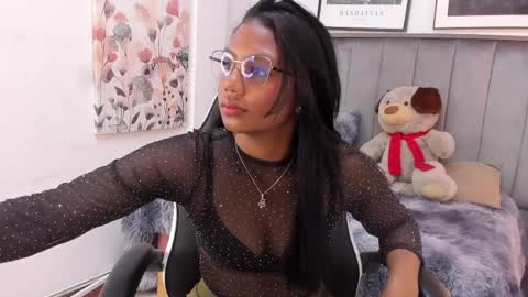 julsgomezz online show from April 6, 2026, 1:01 pm