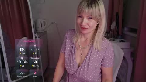 Julia online show from December 3, 2024, 5:20 am