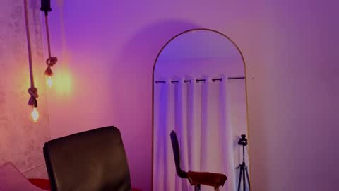 july_quinzel online show from May 23, 2026, 3:01 am