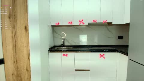 Kira online show from November 25, 2025, 7:36 pm