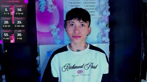 Snapshot of juniior0_0 chatting on February 18, 2025, 8:25 pm Junior online show from February 18, 2025, 8:25 pm