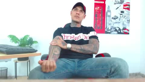 juniior_333 online show from November 25, 2025, 9:37 pm