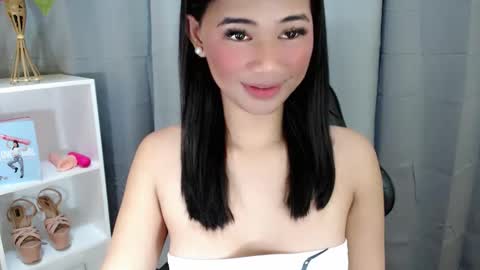 Julia online show from April 18, 2026, 10:54 pm