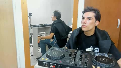 Jupiter online show from November 18, 2025, 6:01 pm