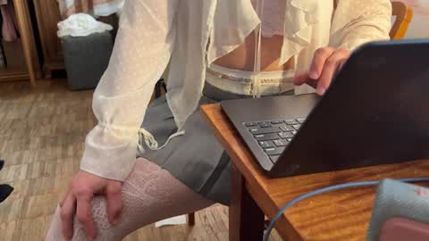 Snapshot of juralen chatting on April 12, 2026, 12:43 pm juralen online show from April 12, 2026, 12:43 pm