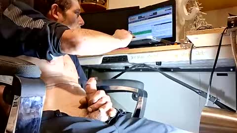 jusntym online show from October 27, 2025, 8:07 am