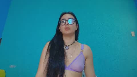 Snapshot of just_isa chatting on June 23, 2026, 6:28 pm Isa y Luci online show from June 23, 2026, 6:28 pm