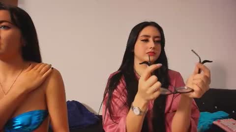 Snapshot of just_isa chatting on July 21, 2026, 1:02 pm Isa y Luci online show from July 21, 2026, 1:02 pm