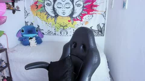 Snapshot of just_katiex chatting on April 13, 2026, 5:07 pm Sofia online show from April 13, 2026, 5:07 pm