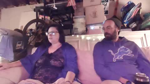 Snapshot of justabowiegirl chatting on November 18, 2025, 1:11 am Bowie Jester online show from November 18, 2025, 1:11 am