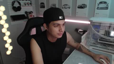 Snapshot of justagamerxxx chatting on November 16, 2025, 10:43 am Rhys online show from November 16, 2025, 10:43 am