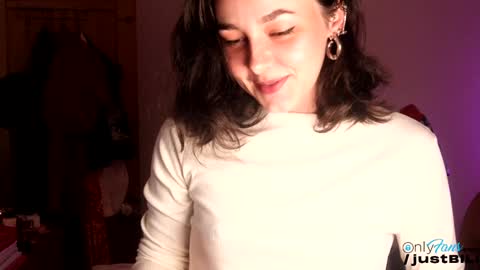 Snapshot of justbecauseiloveit chatting on December 18, 2024, 7:19 pm Billie B William online show from December 18, 2024, 7:19 pm