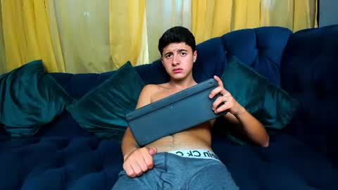 Snapshot of justin_ortiz chatting on June 11, 2026, 10:30 pm Justin Ortiz online show from June 11, 2026, 10:30 pm